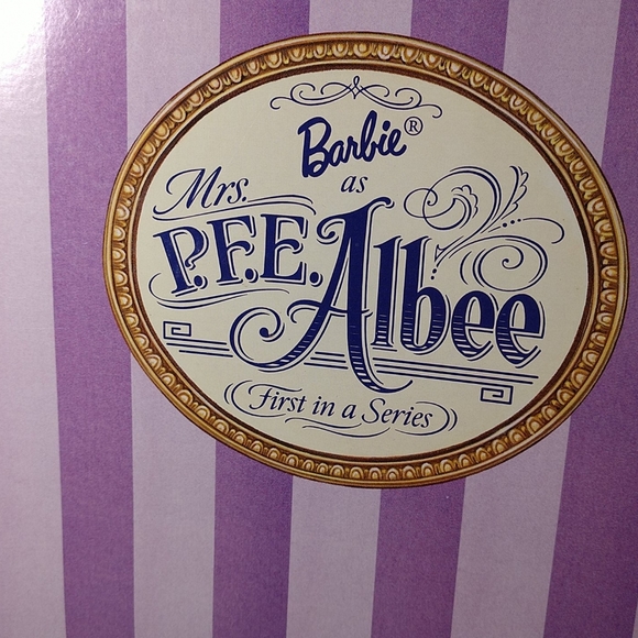 Vintage Avon 1997 Barbie Avon Representative Doll - Picture 5 of 12